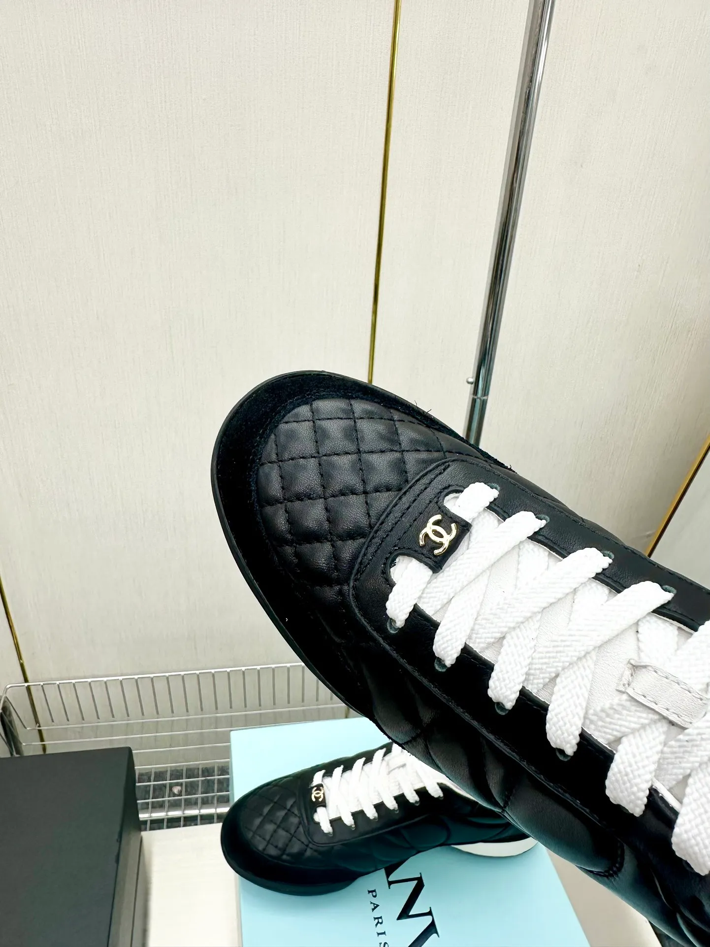 👟👟Ex-factory price 520 👟👟 CHANEL Chanel thick-soled panda sneakers Panda biscuit shoes Chanel 2023ss popular panda shoes 🐼Colorful thick-soled casual sports shoes sneakers The counter is synchronized The counter is very popular Very difficult to buy a shoe The most popular thick-soled panda shoes on the Internet It can be imagined that small fragrance control can not miss it, both appearance and comfort coexist. Simple and versatile white shoes. The thick sole increases height and is super versatile. You can wear it with your eyes closed😍Whoever wears it will look better. Upper: calfskin. Lining: imported sheepskin lining. Outsole: TPU original outsole. Size: 35-40 (41 42 customized.